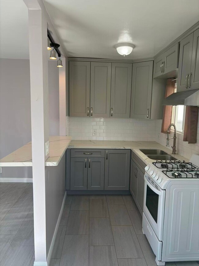 Building Photo - 110 N San Marino Ave