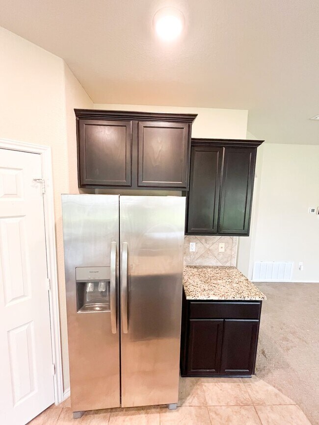 Building Photo - Available NOW!! Beautiful 1 story, 3 bedro...