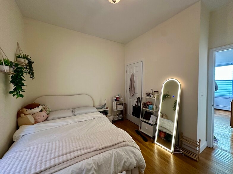 Bedroom 3 - 143 Hillside St