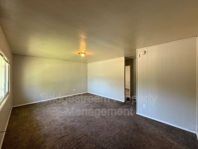 Building Photo - 1427 Stuben Dr