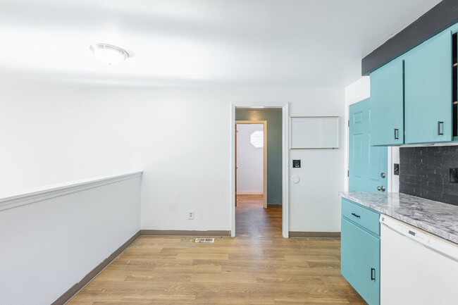 Building Photo - 924 E Georgia Ave