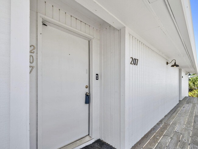 Building Photo - 445 Gulf Shore Dr