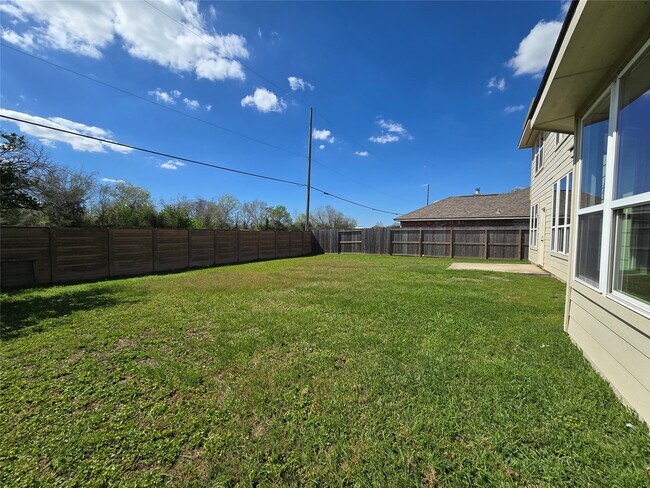 Building Photo - 5210 Benton Dr