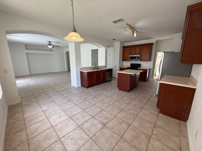 Building Photo - 2616 Plumberry Ave