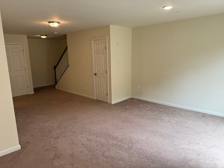 Building Photo - 2073 Arey Ln