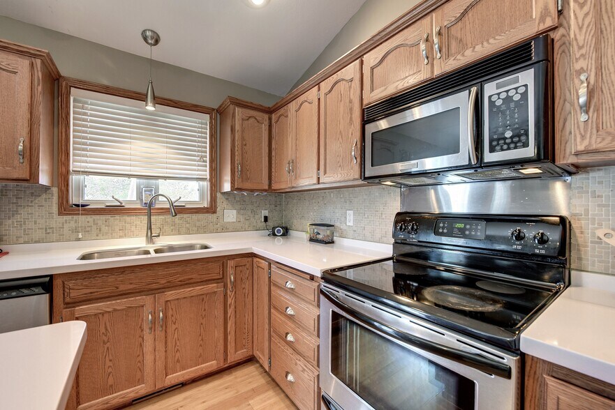 Building Photo - 1187 Blackhawk Dr SW