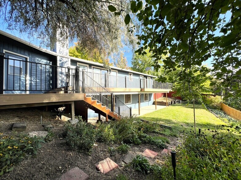 Building Photo - 2909 N Hillway Dr