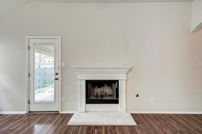 Building Photo - 1124 Alexandria Way