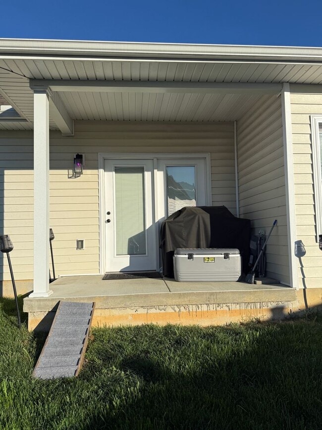 Building Photo - 128 Aiden Ln