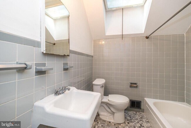 Building Photo - 7738 Ardleigh St