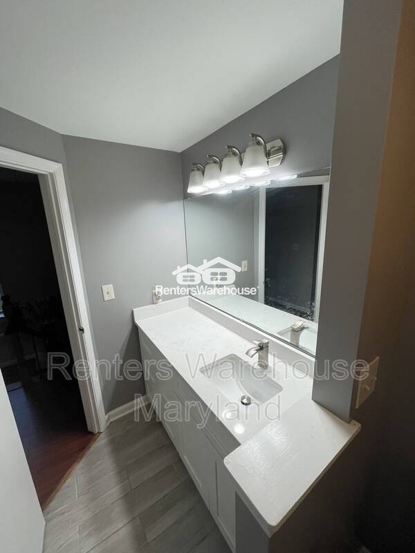 Building Photo - 1331 Stockett Square