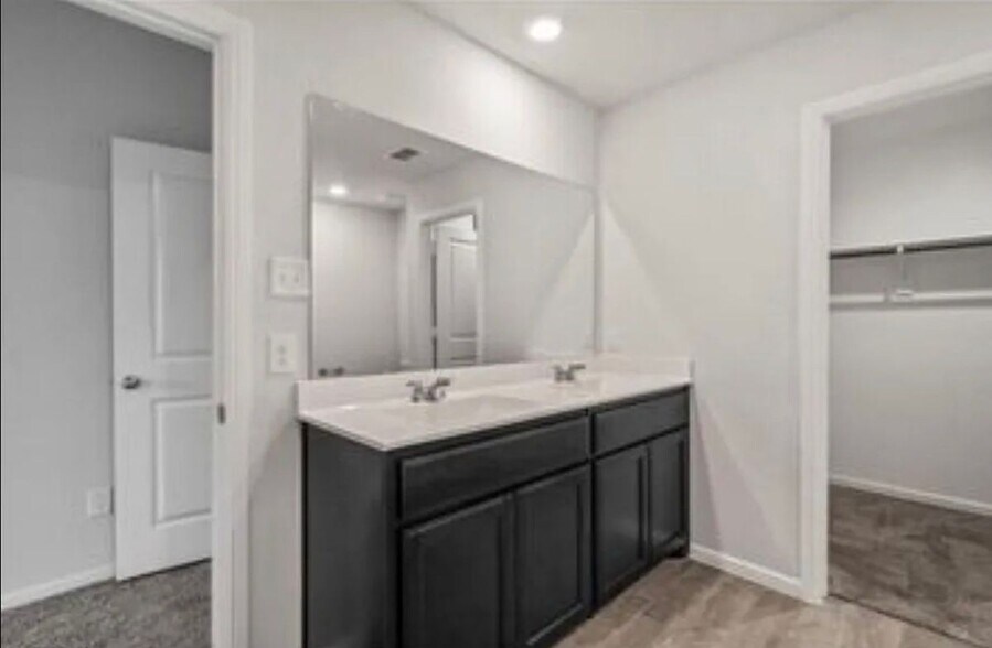 Building Photo - 321 Youngblood Ln
