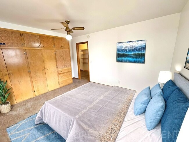 Building Photo - 3 Bedroom, 2 Bath House With All the Charm and Space You Need!