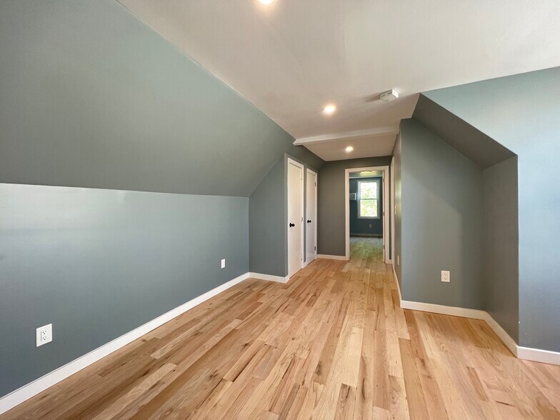 Building Photo - 28 E 47th St