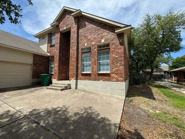 Building Photo - Beautiful 2 Story 4 Bdrm 2.5 Bath With a Loft