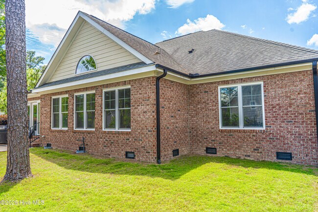 Building Photo - 201 Sundew Ct