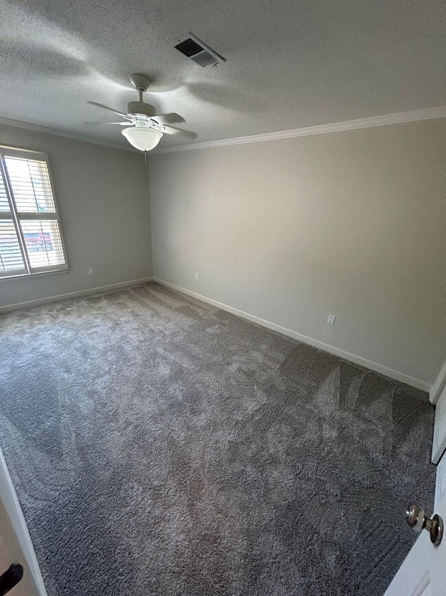 Building Photo - Newly Remodeled 3 Bedroom in Deer Manor!