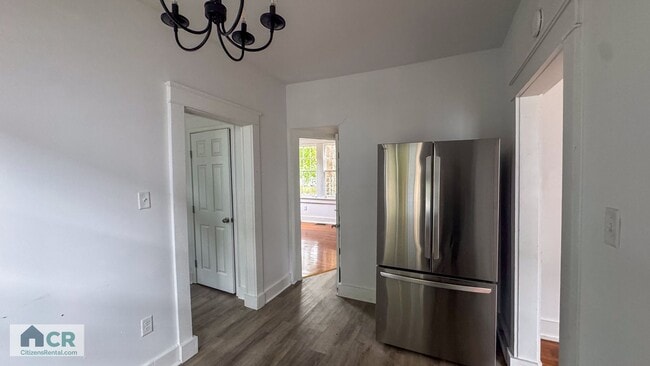 Building Photo - 3 Bedroom on Broadway!