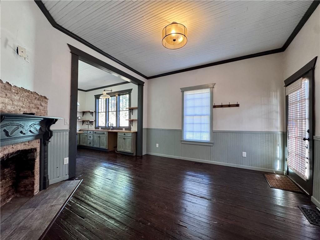 Building Photo - 749 Cooper St SW