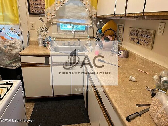 Building Photo - 1212 Queen Ave