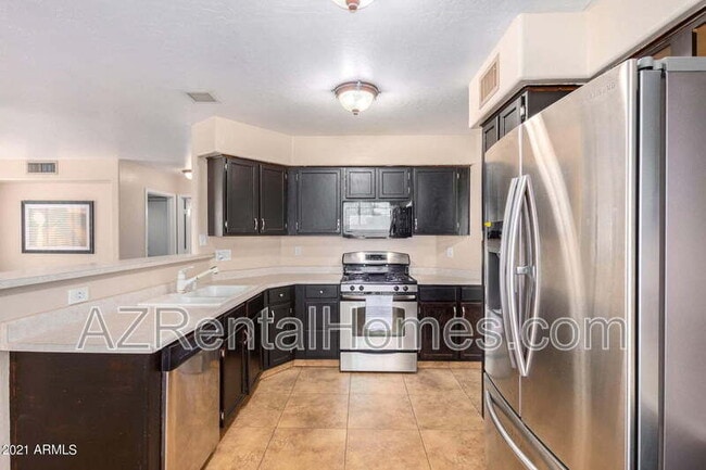 Building Photo - 3618 N Santiago Cir