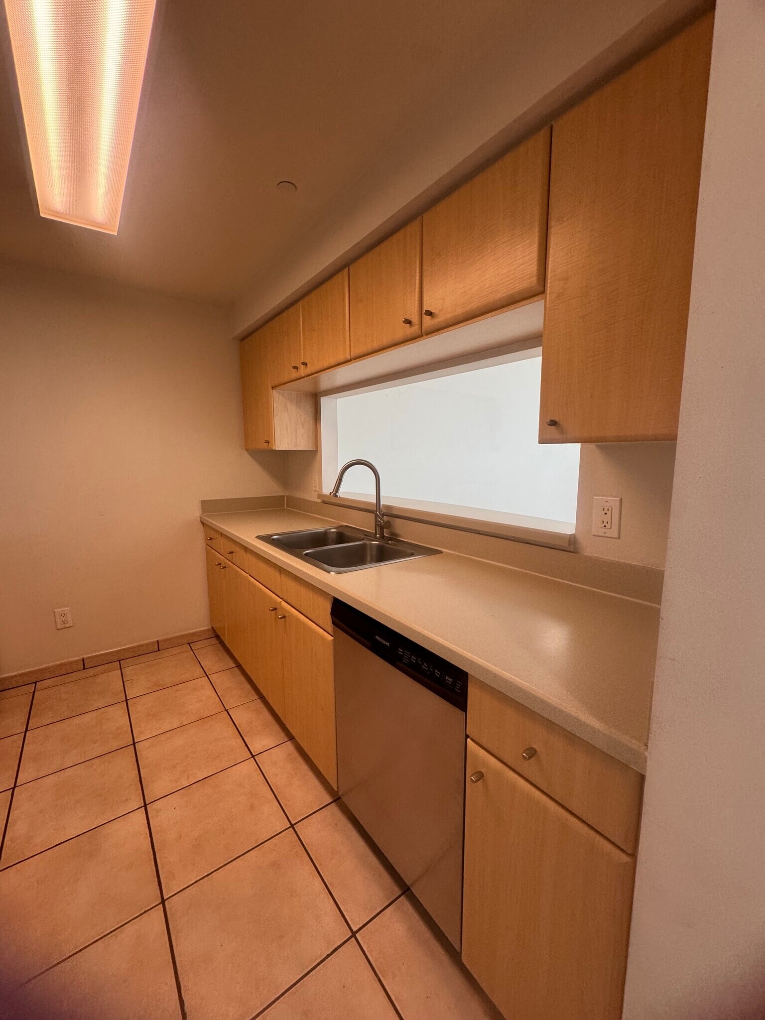 Building Photo - 690 SW 1st Ct