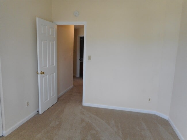 Building Photo - 104 Bayland Dr