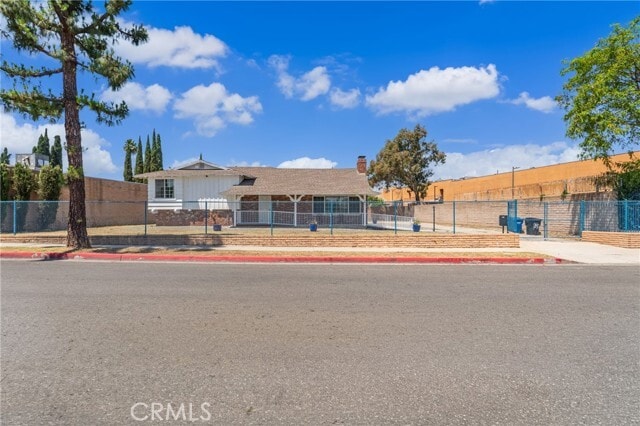 Building Photo - 1345 S Jellick Ave