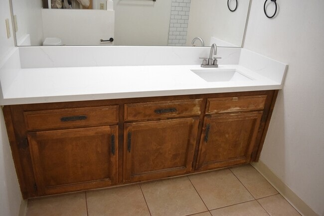 Building Photo - 4727 E Alamos Ave