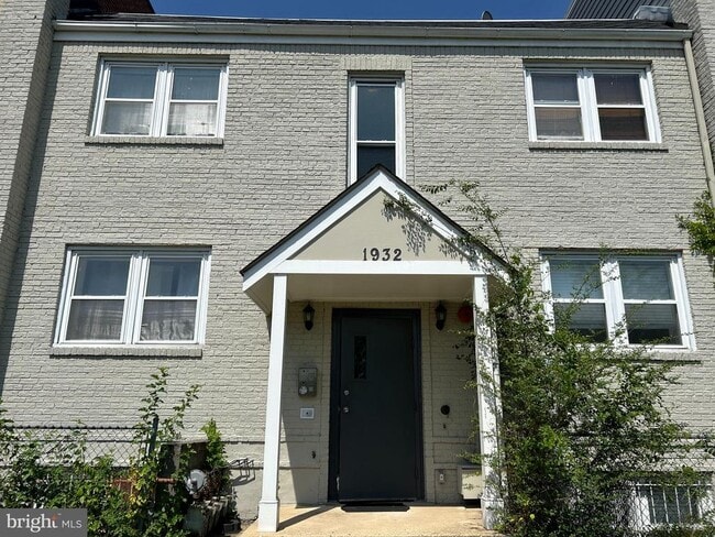 Building Photo - 1932 3rd St NE