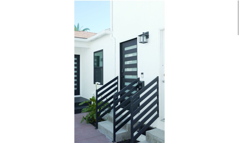 Building Photo - 6106 S Fairfax Ave