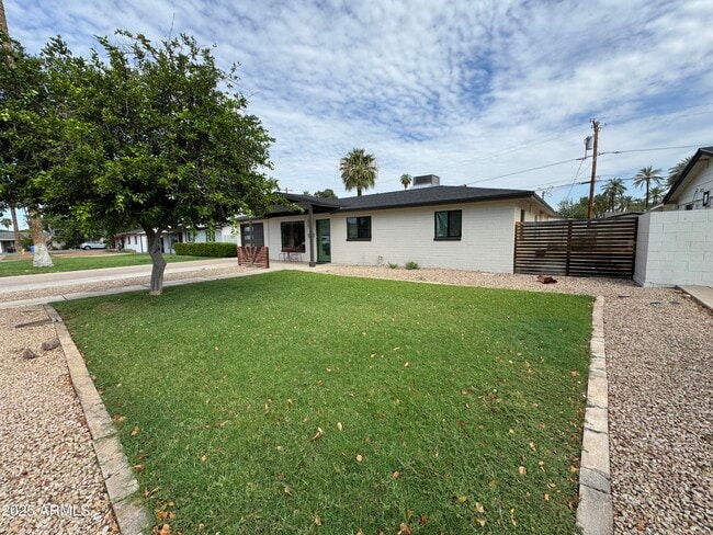 Building Photo - 4248 E Montecito Ave