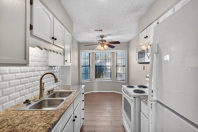 Building Photo - 3222 Preston Dr