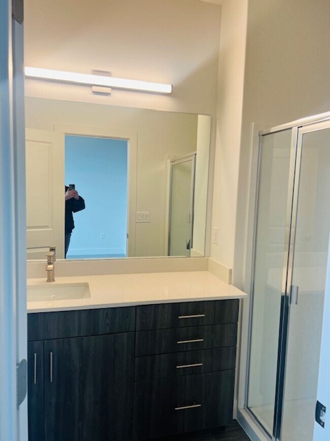 Building Photo - Beautiful new town home built in 2023