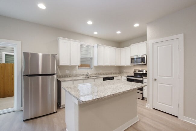 Building Photo - Town Homes At Stadium Point