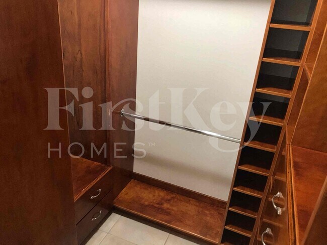 Building Photo - 241 SW 32nd Terrace