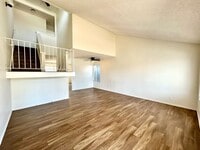 Building Photo - 5 Bed, 2 Bath in Otay Mesa!