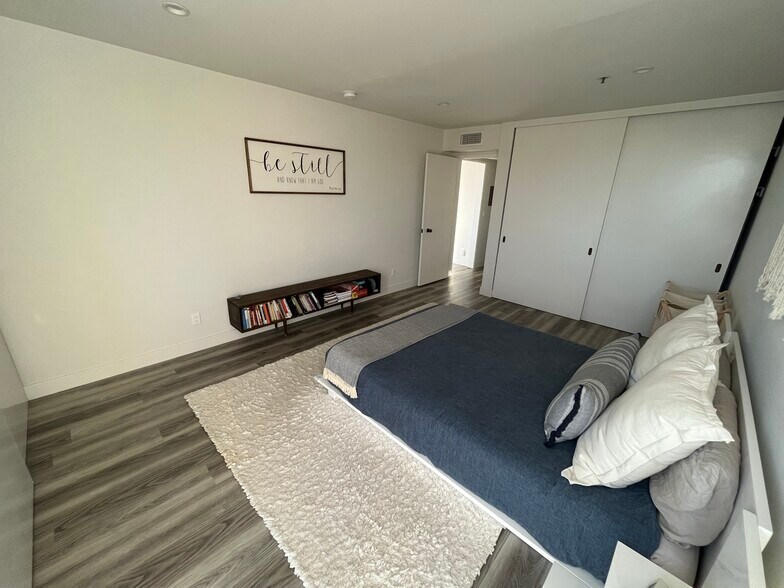 Bedroom - 222 S Central Ave