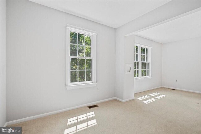 Building Photo - 11811 Dinwiddie Dr