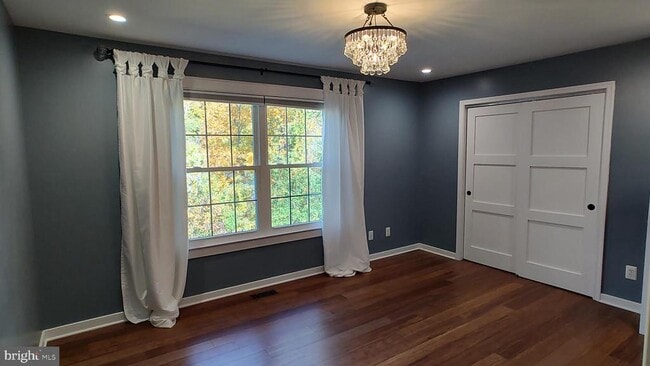 Building Photo - 442 Darby Ln