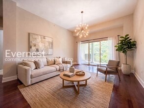 Building Photo - 3 Bed/2.5 Bath Condo with Modern Amenities / Available Now!
