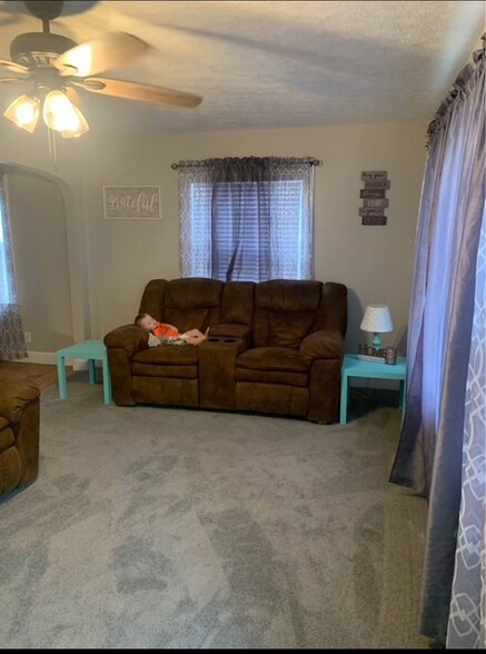 Building Photo - 2004 Oak Ave