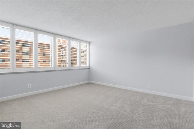 Building Photo - 1301 S Arlington Ridge Rd