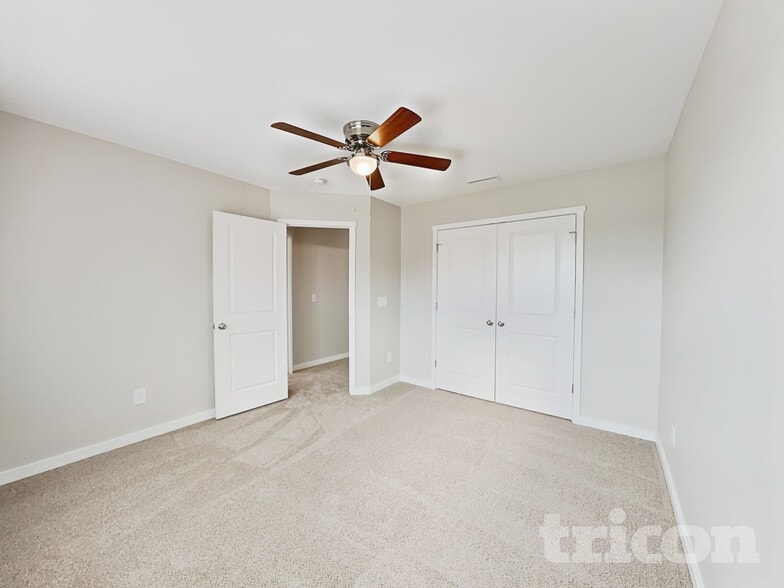 Building Photo - 513 Soaring St