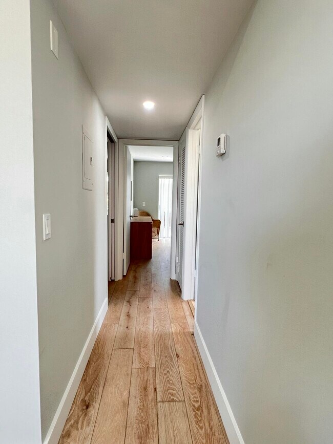 Building Photo - 698 Normandy Ln