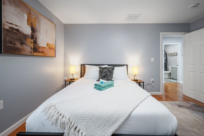 Building Photo - 109 Flora St