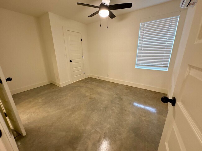 Building Photo - MTR2a-4