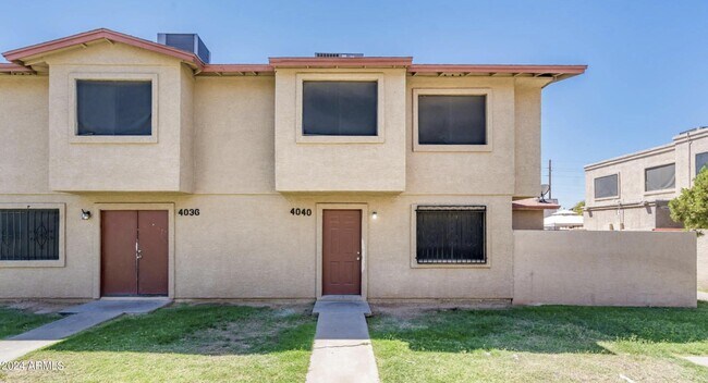 Primary Photo - 4040 W Palomino Rd