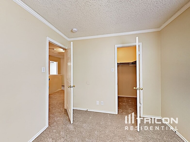 Building Photo - 8015 Chestnut Barr Dr