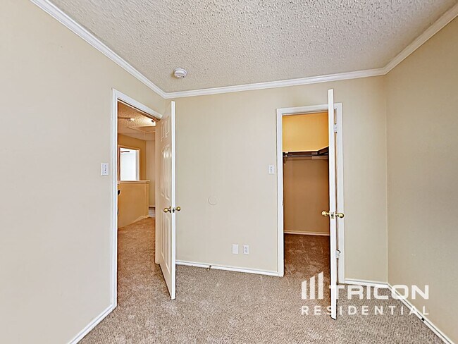 Building Photo - 8015 Chestnut Barr Dr